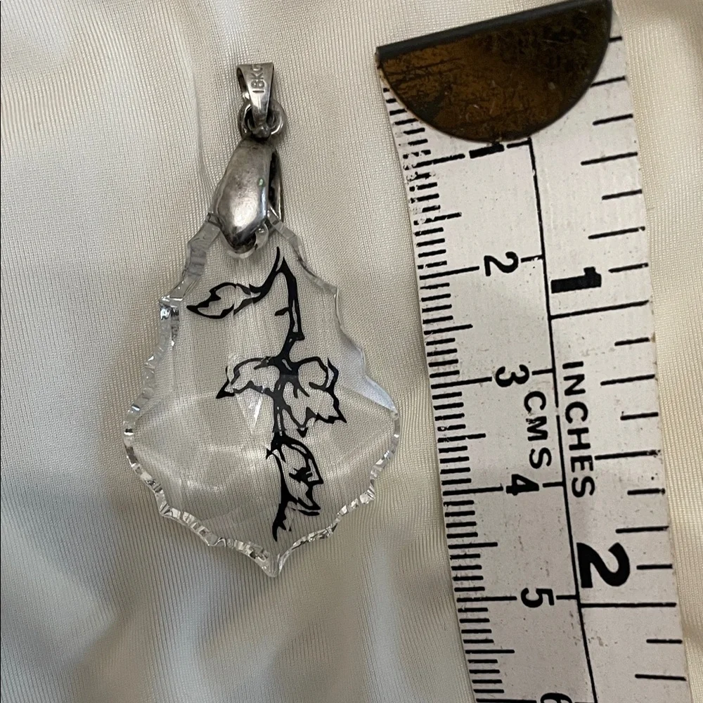Crystal Pendant with Délicate Floral Design  RARE - Picture 3 of 4